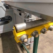 la pose seul du support du chariot a été aidé par 2 servantes. Il repose sur 3 cales d'appuis