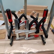 Ça c’est la photo qu’on envoie en disant : « voila ton cadeau ! » (collage du fond, on ne voit presque rien avec les serre-joints)