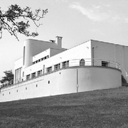villa Paul Poiret. par Robert Mallet-Stevens. Construction. 1924 - 1925  http://www.mallet-stevens.paris/bio/
