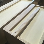 Arrière des caissons avec système de fixation "french cleat"