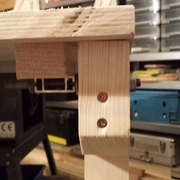 Deux taquets coupés à 5° pour caler les pieds en position