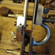 le réglage se fait à la largeur du fer