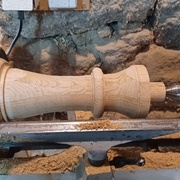 La pièce montée sur le mandrin est mise en forme