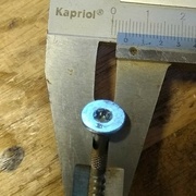 le corps de la vis de 6mm fait 4mm