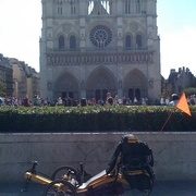 Devant Notre Dame de Paris