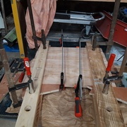 panneaux des cotés. (je découvre les joies du bombage du bois.