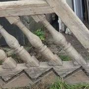balustres tournés dans un escalier rampe sur rampe