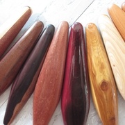 Bouleau + ??, Ipé, Ébéne ??, ??, Amarante, Genévrier, Cèdre, Pêcher, Pêcher