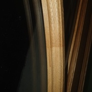 Détail de la fausse languette, à peine visible