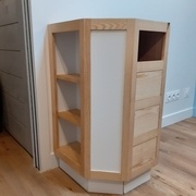 Colonne fixe de tiroirs sous l'établi