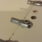 Je devrai fraiser plus profondément ou trouver des vis à plus petites têtes