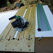 Positionnement du panneau et bridage avec les serre joints