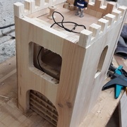 Le système pour remonter la herse n'est pas encore créé. A l'arrière, la découpe permettra de manipuler les personnages.