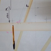 Fixation par inserts en dessous de la marche