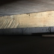 Des coulures de colle forte