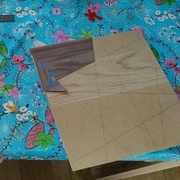 pour le placage, je procède par complément, en glissant la feuille à découper sous l'existant