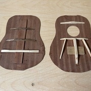 Les panneaux avec les baguettes taillées en biseaux