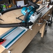 On voit ici l'erreur sur le serre-joins du fond : il est trop haut