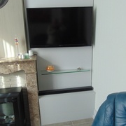 posée sur le "meuble" une barre de son.