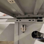 On voit aussi la pompe à huile, le reglage du bras / potence d'aspiration, et la prise d'aspiration sous la lame