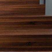 Escalier en noyer d Amérique
