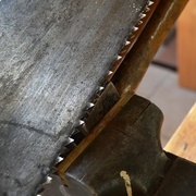 C'est une autre lame qu'on voit ici, je n'ai pas pris de photo avec la lame à traiter