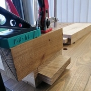 correction au ciseau du petit angle, comme le guide d'onglet n'etait pas parfaitement a 90 degrés