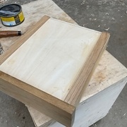 Glissière en chêne sous les tiroirs