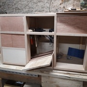 chaque porte et tiroir sera donc unique et adapté à son logement. il faudra tricher un peu