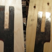 Combler la rainure du fer à languette avec un petit morceau de bois