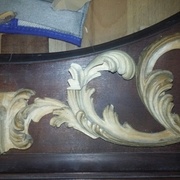 Acanthe droite en cours d'ajustement après collage