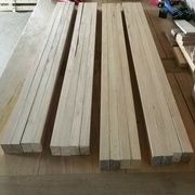 Morceaux pieds dégauchis et rabotés