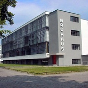 Bâtiment principal de l école à Dessau http://www.ecole-art-aix.fr/le-BAUHAUS