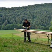 L'arrondi des rambardes est effectué à la ponceuse