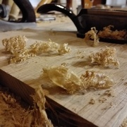 Préparation des côtés des caissons au rabot No80