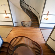 Escalier double "à l anglaise" village Shaker à Pleasant Hill Kentucky https://www.nealrantoul.com/