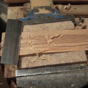 petit racloir (tronçon de lame de scie à ruban à métaux)