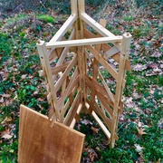 pupitre sans le plateau ( il s'encastre simplement sur 4 chevilles )