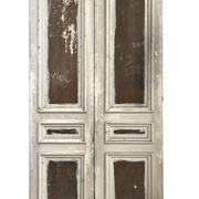 Porte ancienne fabriquée en grand cadre