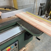 Mise à longueur et rainures avec la scie sous table