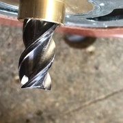 fraise de 12 bague de 16, juste ce qu'il faut de place pour passer et une aspiration déplorable