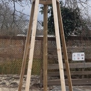 Le squelette n'est pas fini. Je rajouterai un cerclage central et des renforts diagonaux.