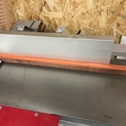 La pièce restante est dégauchie sur une seule face. On dégauchit donc la face perpendiculaire