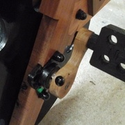 pédales et manivelles sont en bois et montées sur axe de 17mm et  sur paliers