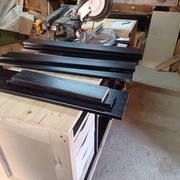 Nombre suffisant de pièces pour réaliser les cadres des portes