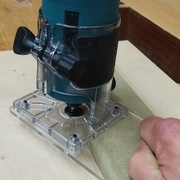 Pour les pièces plus fines, travail de biais pour garder un point d'appui