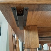 Coté fixe sous la table