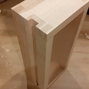 Le tiroir presse assemblé, on voit la gorge de coulissement dans la plus grosse queue mâle