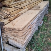 Il reste du bois pour faire le plateau de l'établi.