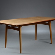 Table  design scandinave années 1950 Hans Wegner  http://www.paeredansk.com
